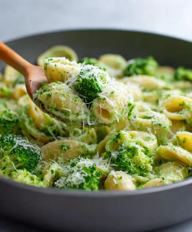 Light and Healthy Broccoli Pasta